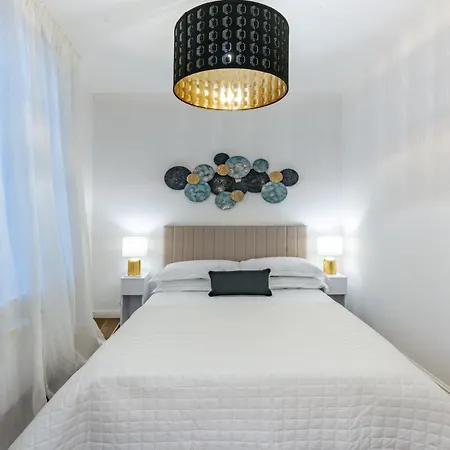 - Golden Grove 3bd Apartment Florence