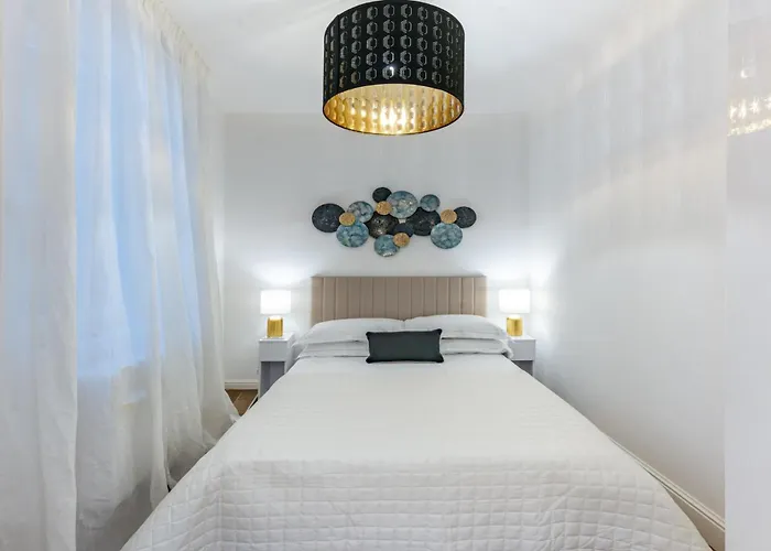 - Golden Grove 3bd Apartment Florence
